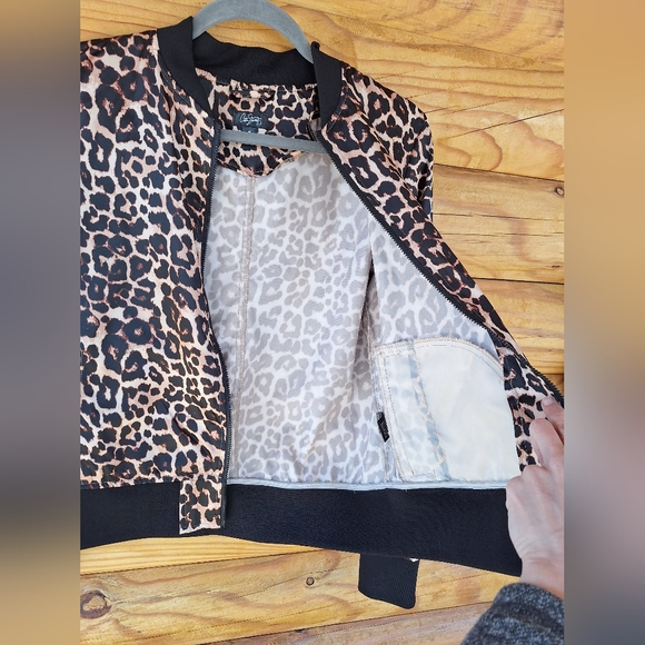 Cropped Cheetah Jacket - Picture 10 of 15